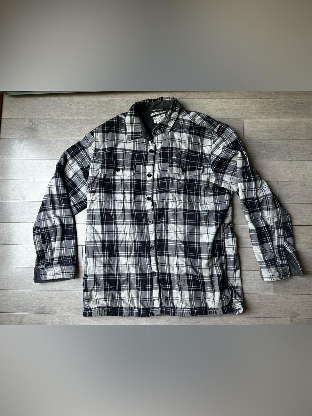 LL Bean Shirt Mens Size L Flannel Black White Plaid Button Up Traditional Fit